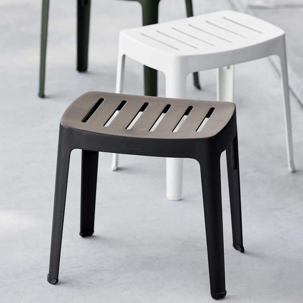 11400AS_2 Black plastic stool with slatted seat