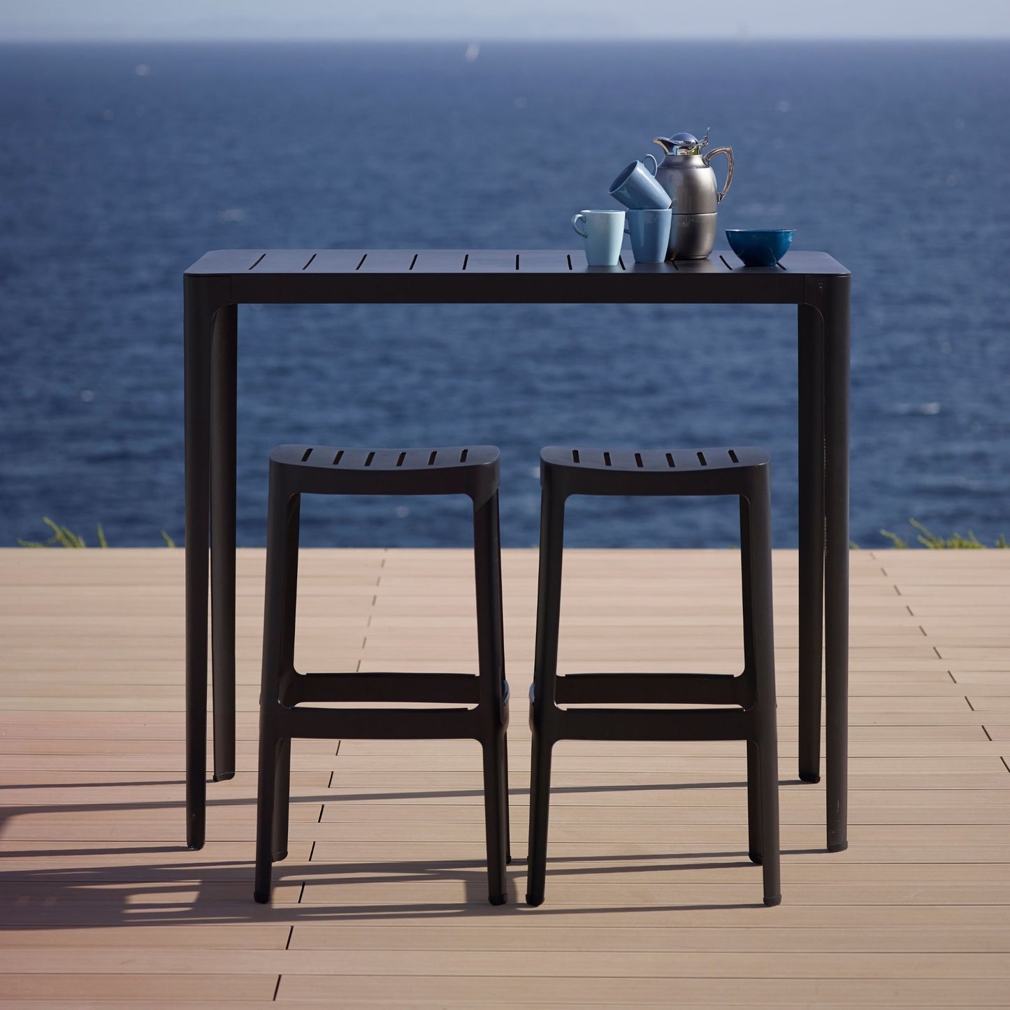 Cut Bar Table - Black