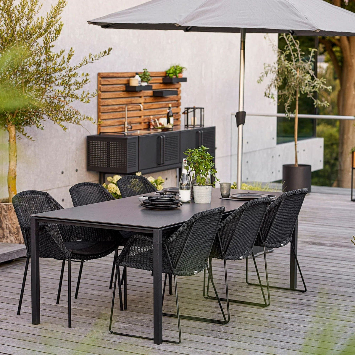Outdoor dining set 5467LS_3 with umbrella and black chairs