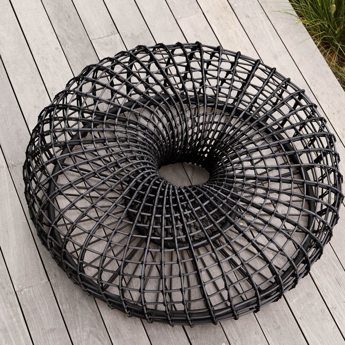 Black woven outdoor side table 57321L