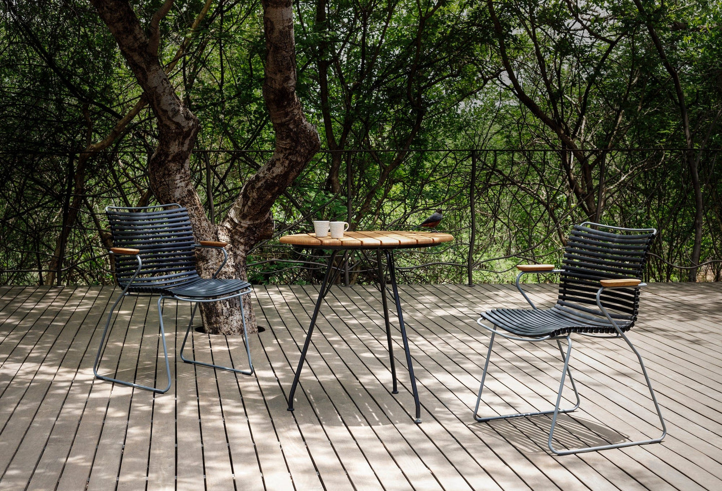 CLICK HOUE table and chairs on deck