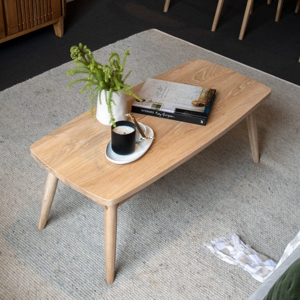 Wooden coffee table with decor - DSC_1502