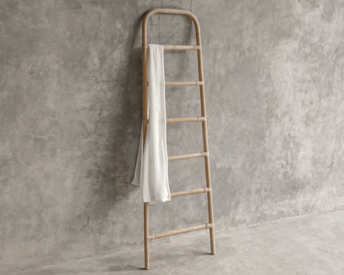 Wooden ladder with white scarf, ELE127_2