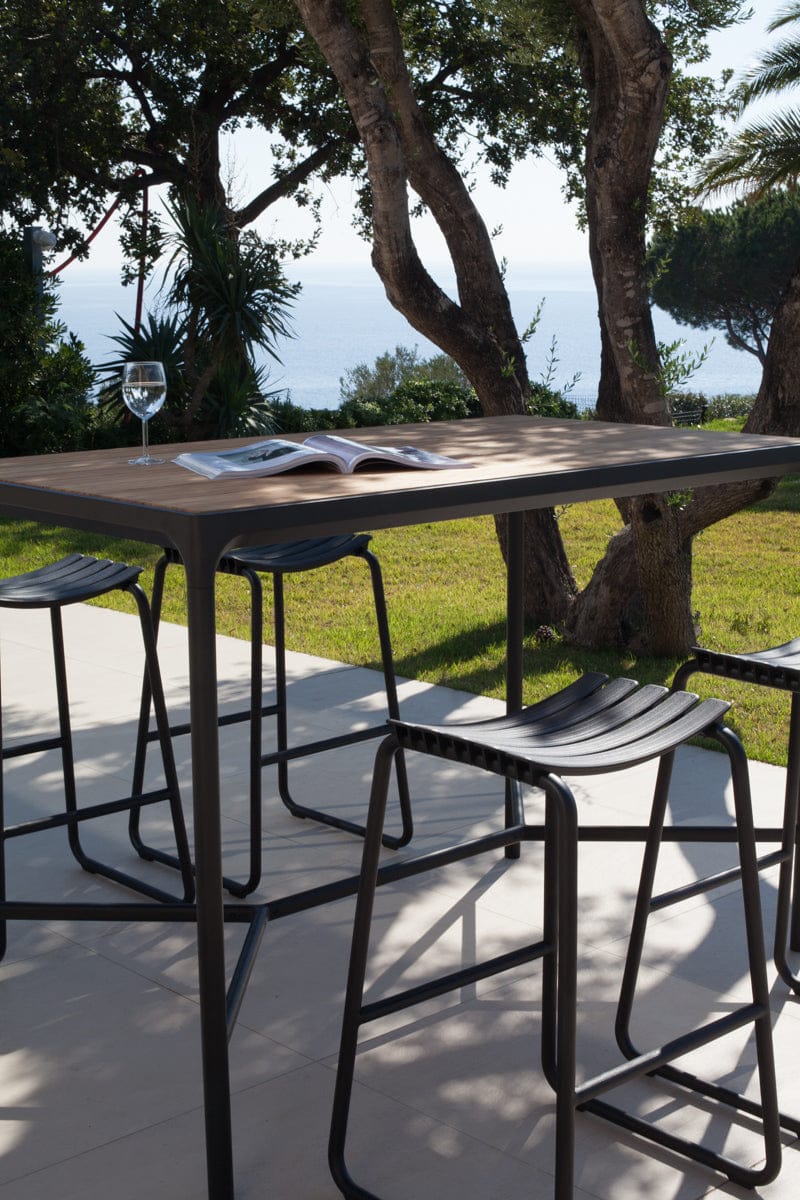 FOURBAR-CLIPSBAR outdoor bar table and stools