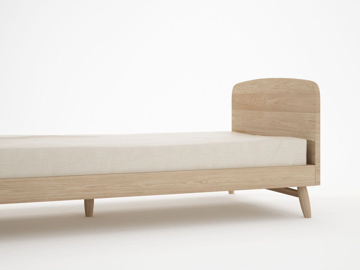 KT029O wooden bed frame close-up