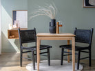 KTT001OELE102 - Dining table set with black chairs and decor