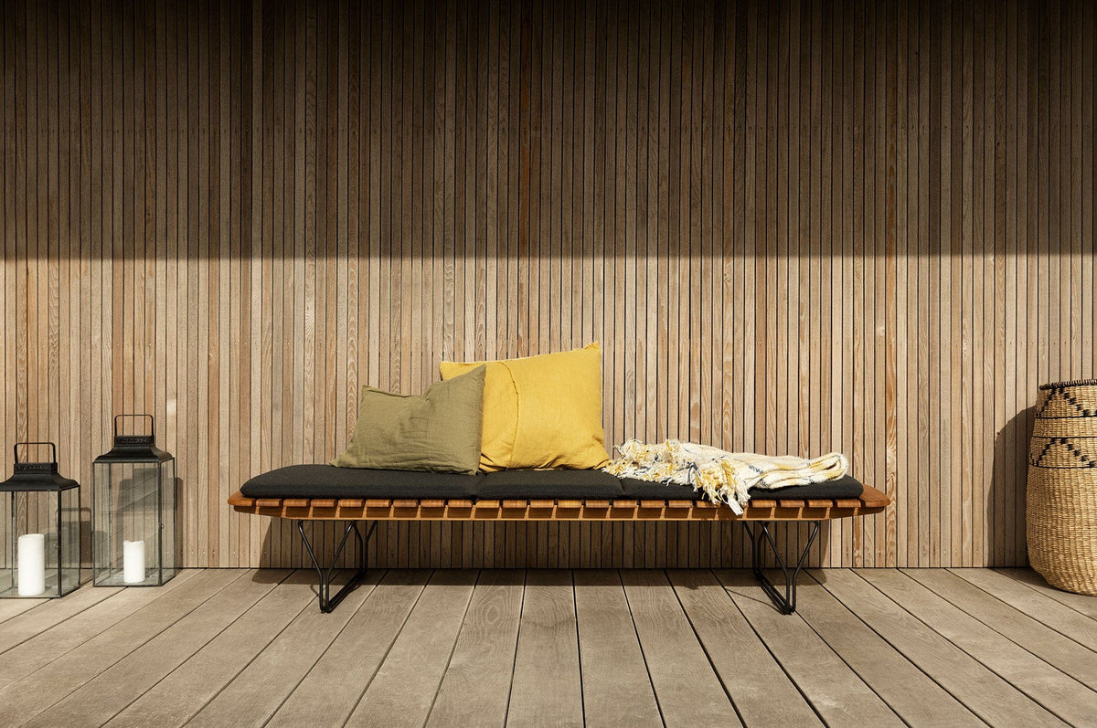 HOUE MOLO Cushion bench with lanterns