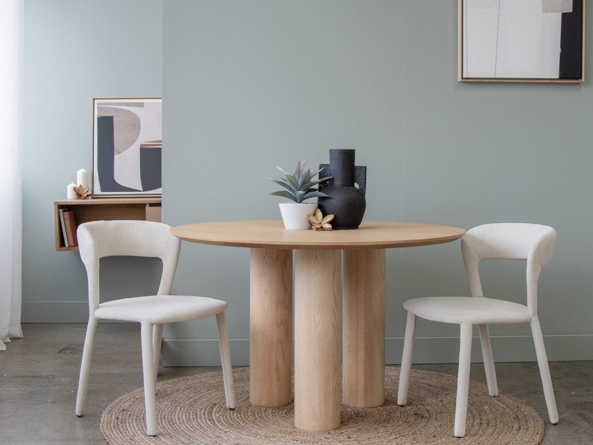 Modena Hudson Vanilla round table with chairs