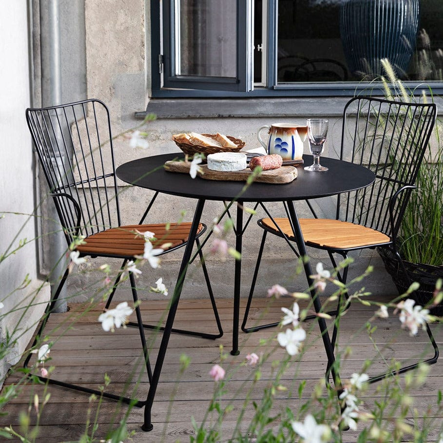 Black bistro table with chairs, PAON-CIRCUM_ALU_J4A5904_low-res