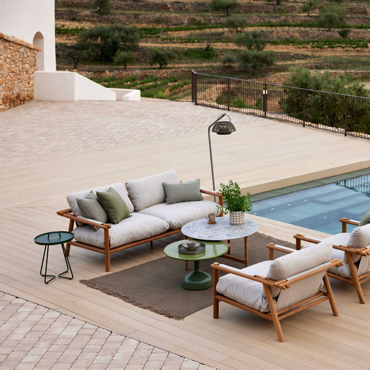Sticks 2-seater sofa and outdoor furniture set