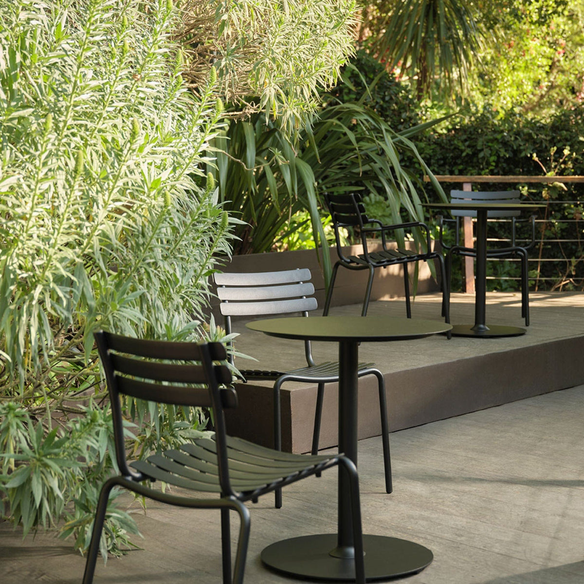 Pico Alua Black outdoor furniture set in garden