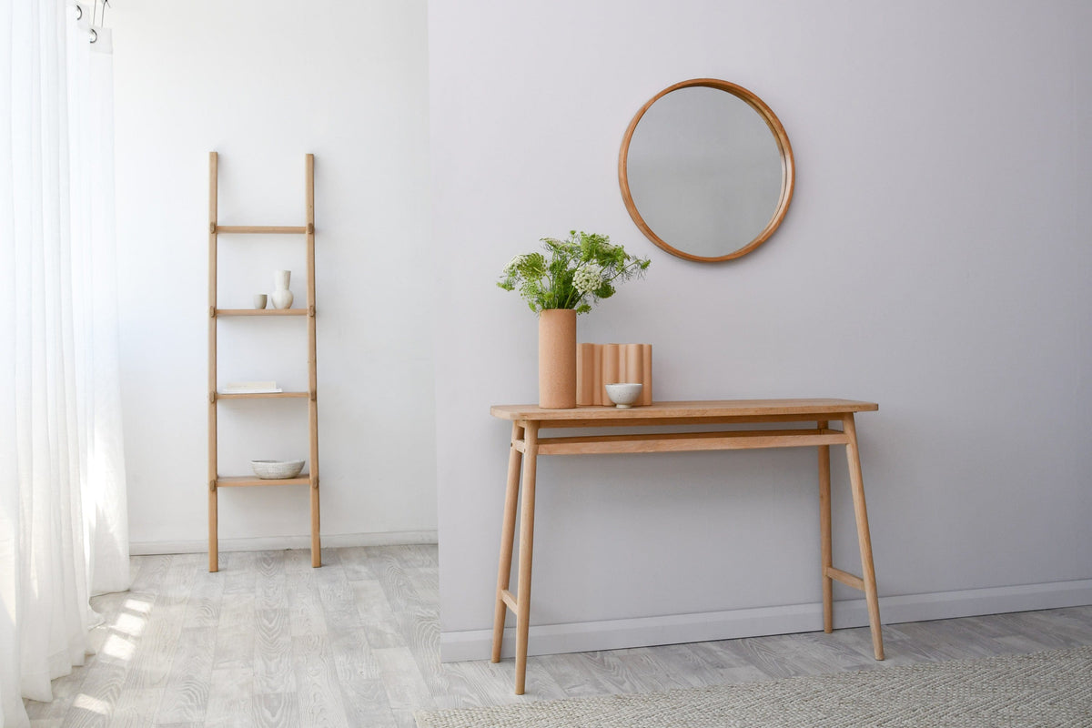 KT001OKSC001OWH4002_3 - Wooden console table with mirror and decor