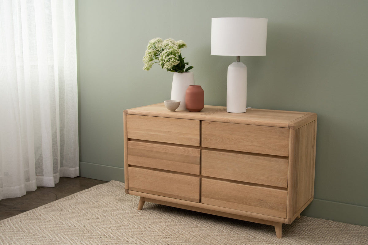 Wooden dresser with lamp and vase (KV0002SO_2)