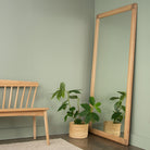KV0039OKT017O_2 - Wooden floor mirror with plant