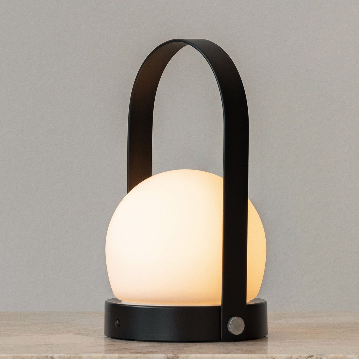 Black portable lamp with handle